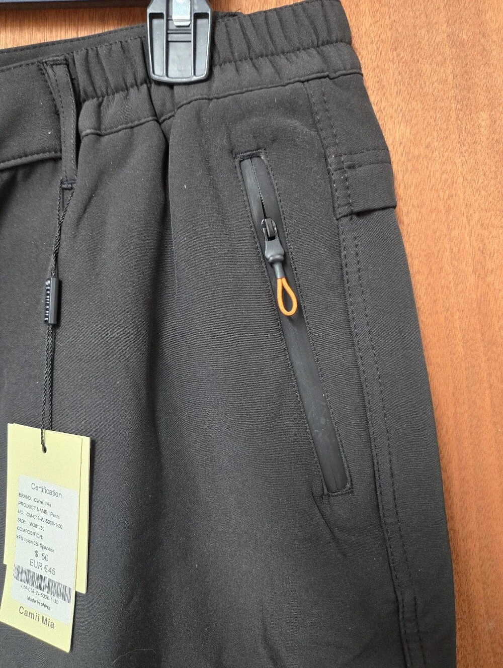 Camii Mia sleek black